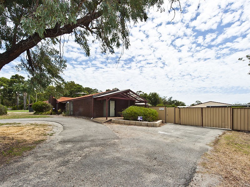 20 Fraser Road, Canning Vale WA 6155