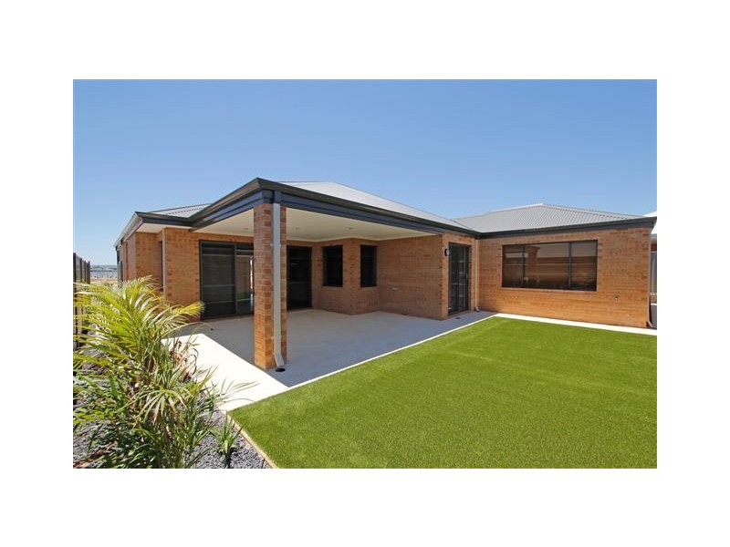 Unit 1 – 71 Yellowwood Avenue, Piara Waters WA 6112