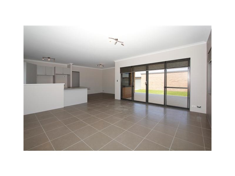 Unit 1 – 71 Yellowwood Avenue, Piara Waters WA 6112