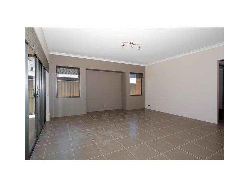 Unit 1 – 71 Yellowwood Avenue, Piara Waters WA 6112