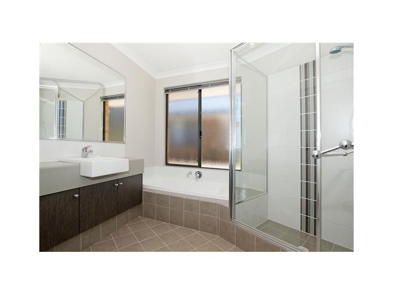 Unit 1 – 71 Yellowwood Avenue, Piara Waters WA 6112