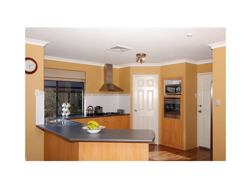 20 Rochford Street, Canning Vale WA 6155