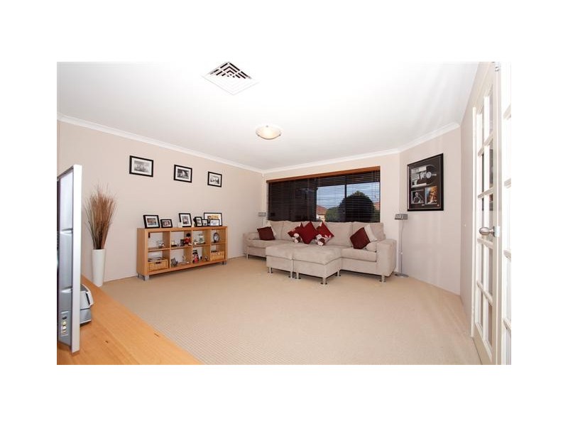 20 Rochford Street, Canning Vale WA 6155