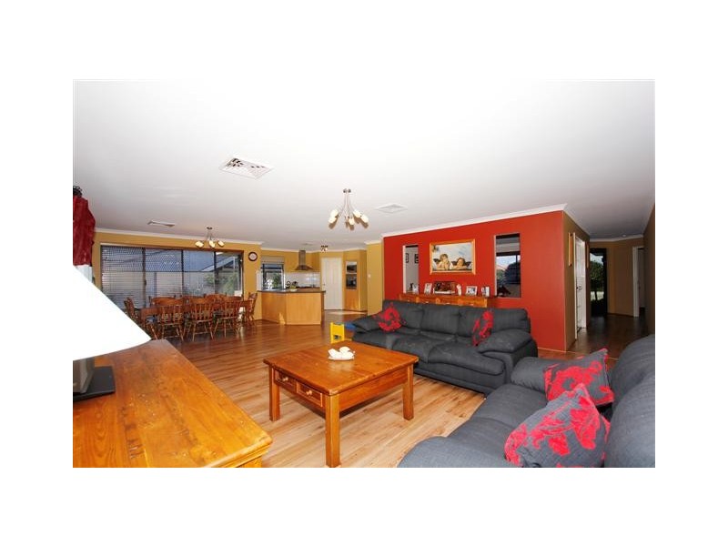 20 Rochford Street, Canning Vale WA 6155