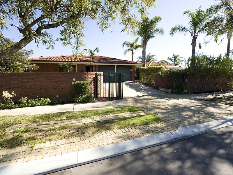 7 Newborough Place, Huntingdale WA 6110