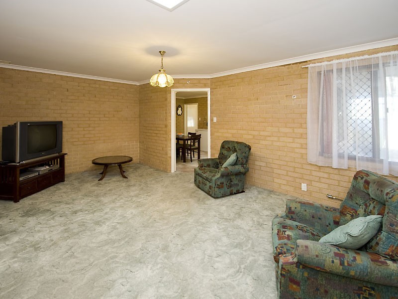 7 Newborough Place, Huntingdale WA 6110