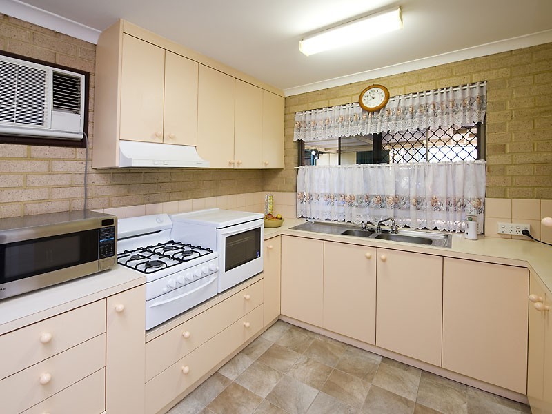 7 Newborough Place, Huntingdale WA 6110