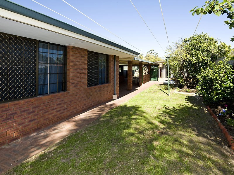 7 Newborough Place, Huntingdale WA 6110