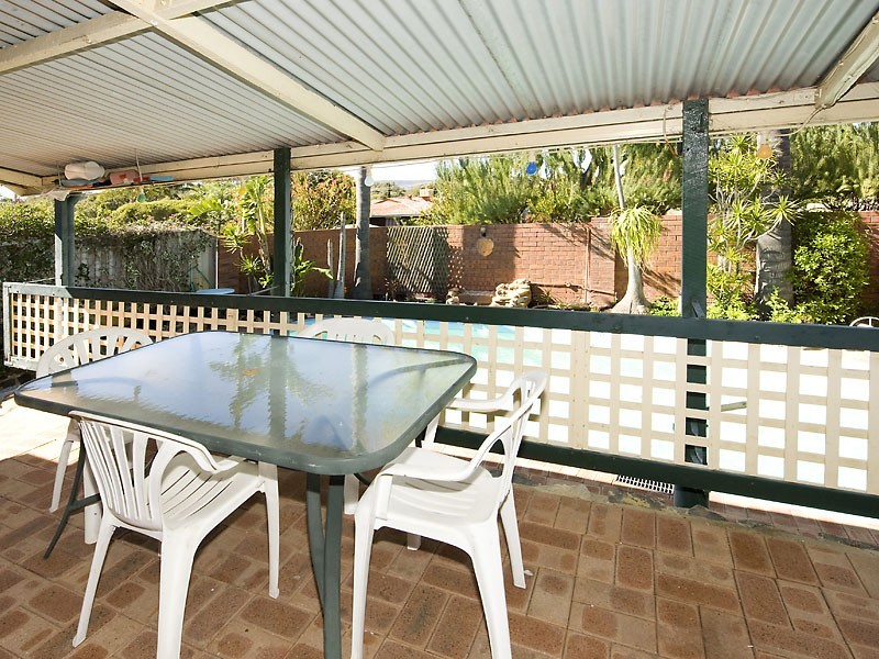 7 Newborough Place, Huntingdale WA 6110