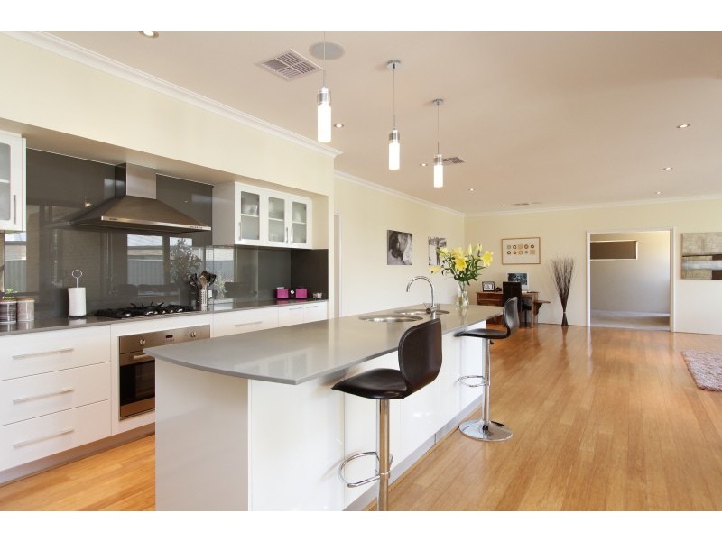 43 Hillhouse Way, Piara Waters WA 6112