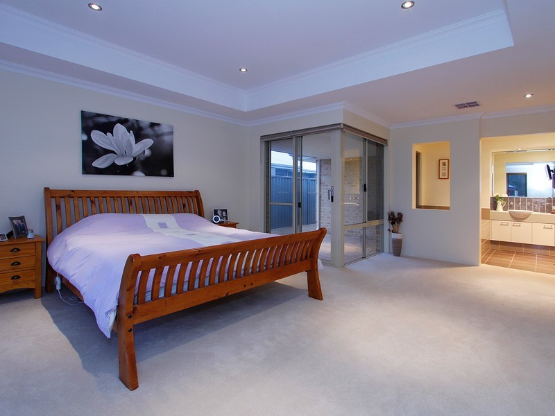 43 Hillhouse Way, Piara Waters WA 6112