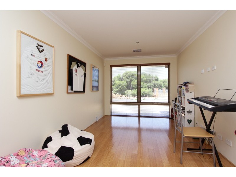 43 Hillhouse Way, Piara Waters WA 6112