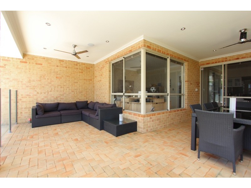 43 Hillhouse Way, Piara Waters WA 6112