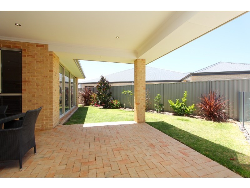 43 Hillhouse Way, Piara Waters WA 6112