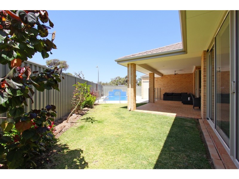 43 Hillhouse Way, Piara Waters WA 6112
