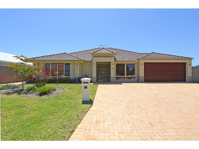 43 Hillhouse Way, Piara Waters WA 6112