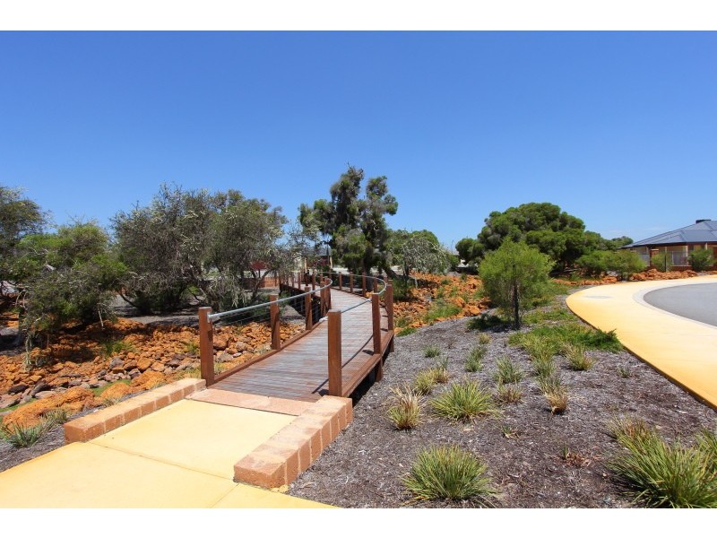 43 Hillhouse Way, Piara Waters WA 6112