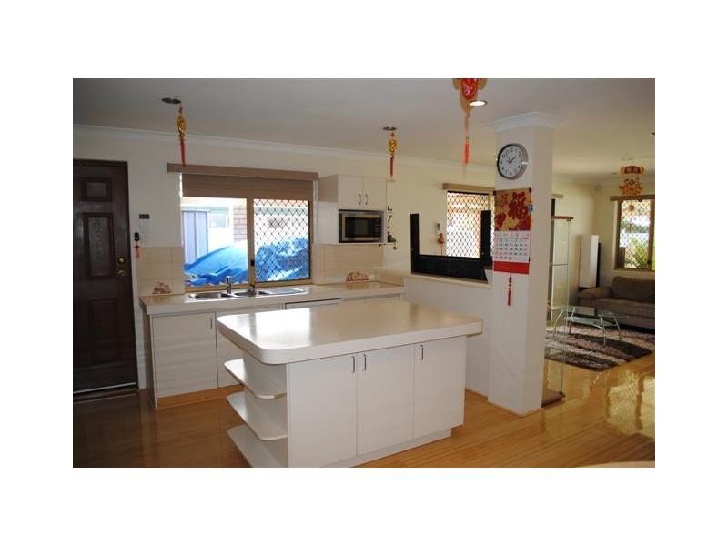 11 Jooleen Way, Thornlie WA 6108