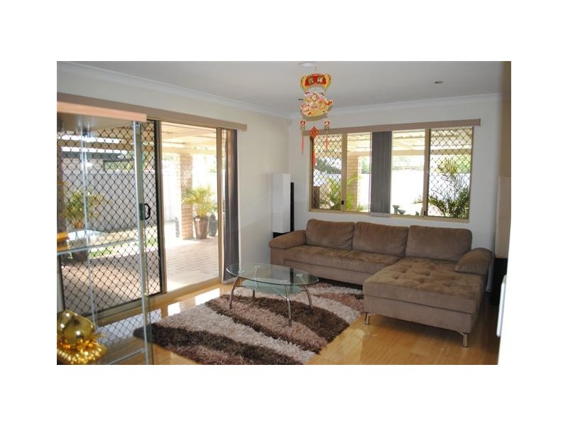 11 Jooleen Way, Thornlie WA 6108