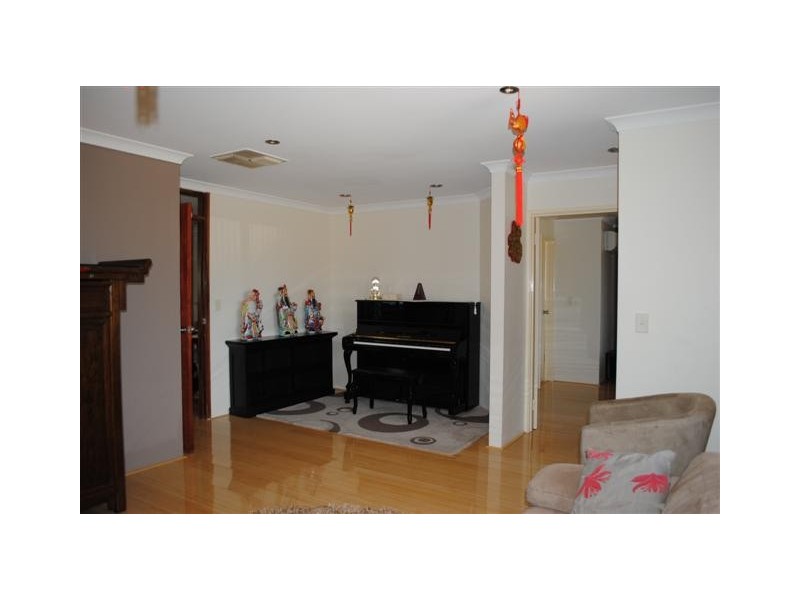 11 Jooleen Way, Thornlie WA 6108