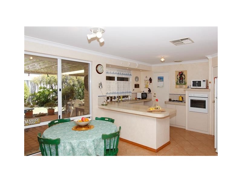 11 St Andrews Crescent, Canning Vale WA 6155