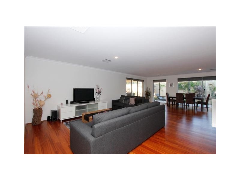 25 Anchorage Loop, Canning Vale WA 6155