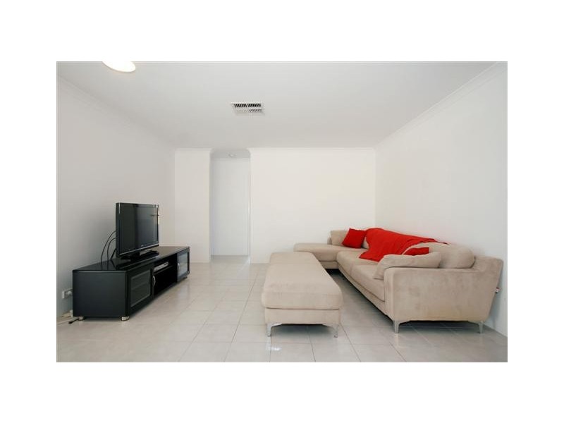 32 Glasgow Way, Seville Grove WA 6112