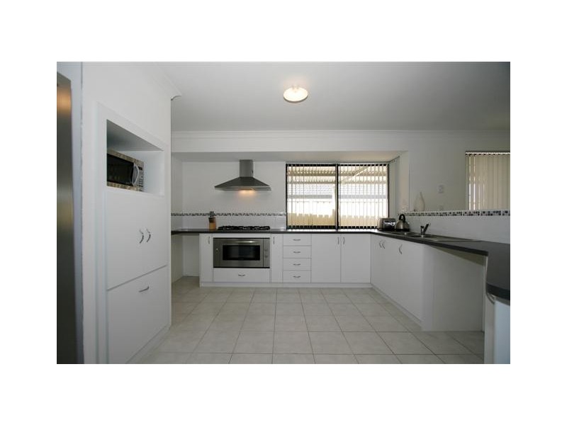 32 Glasgow Way, Seville Grove WA 6112