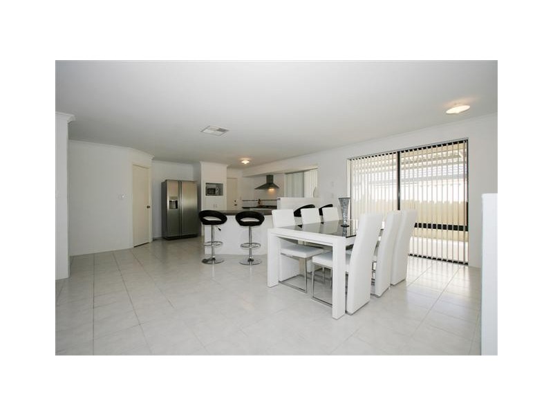 32 Glasgow Way, Seville Grove WA 6112