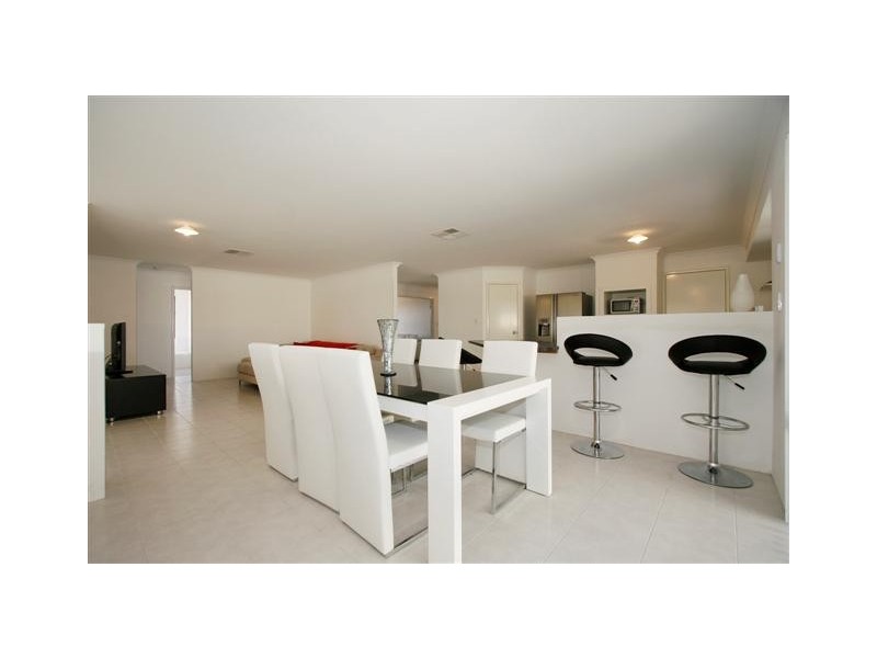 32 Glasgow Way, Seville Grove WA 6112