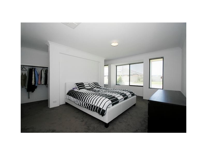 32 Glasgow Way, Seville Grove WA 6112