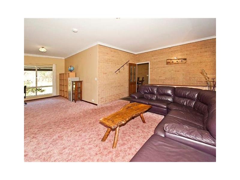 24 Swamp Gum Road, Oakford WA 6121