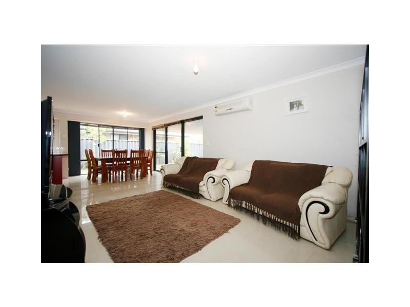 12 Dennis Way, Canning Vale WA 6155