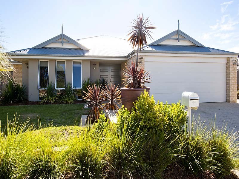 18 Edgehill Walk, Piara Waters WA 6112