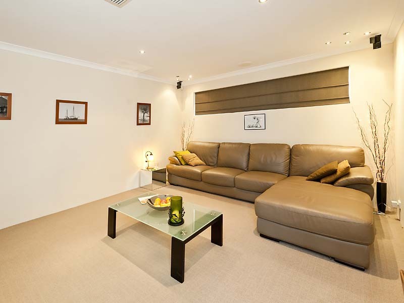 18 Edgehill Walk, Piara Waters WA 6112