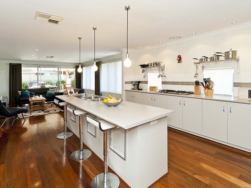 18 Edgehill Walk, Piara Waters WA 6112