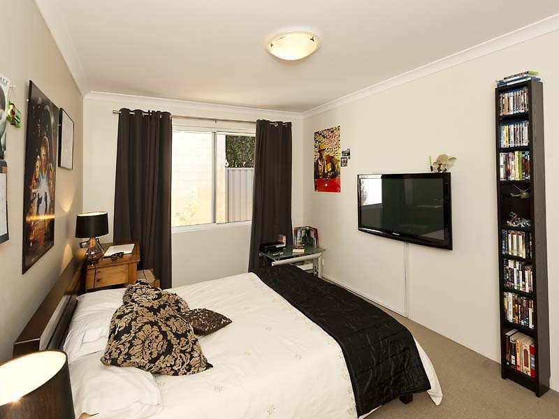 18 Edgehill Walk, Piara Waters WA 6112