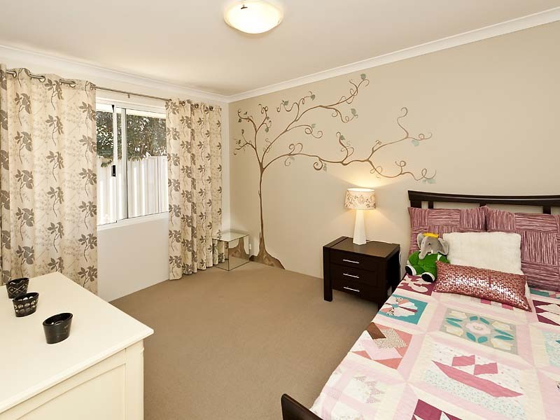 18 Edgehill Walk, Piara Waters WA 6112