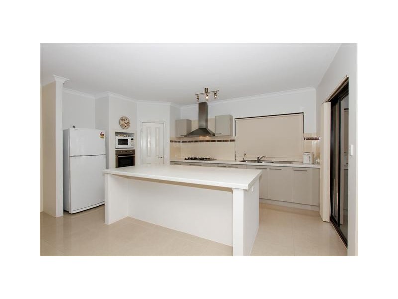 11 Canterbury Trail, Harrisdale WA 6112