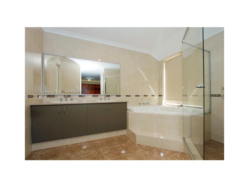 11 Canterbury Trail, Harrisdale WA 6112