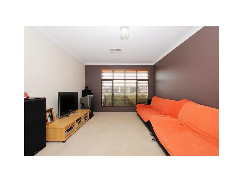 11 Canterbury Trail, Harrisdale WA 6112