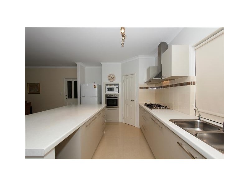 11 Canterbury Trail, Harrisdale WA 6112