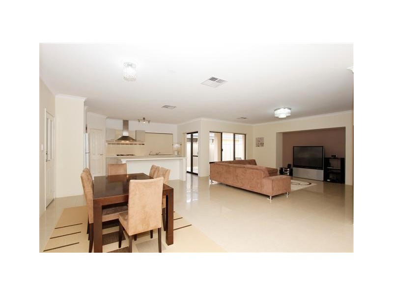 11 Canterbury Trail, Harrisdale WA 6112