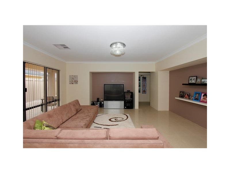 11 Canterbury Trail, Harrisdale WA 6112