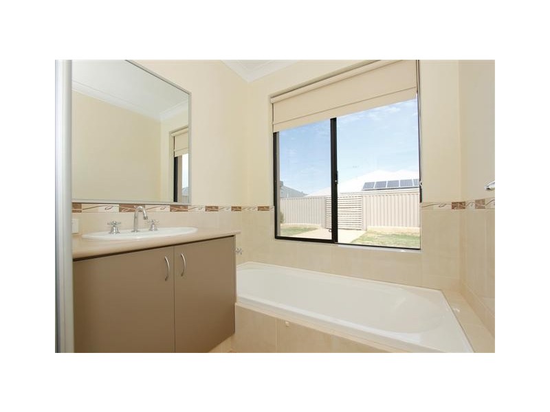 11 Canterbury Trail, Harrisdale WA 6112