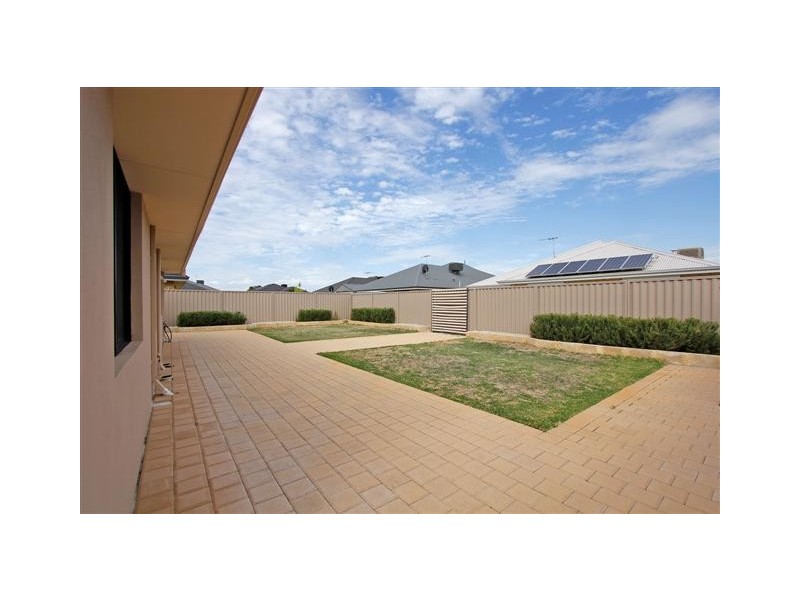 11 Canterbury Trail, Harrisdale WA 6112