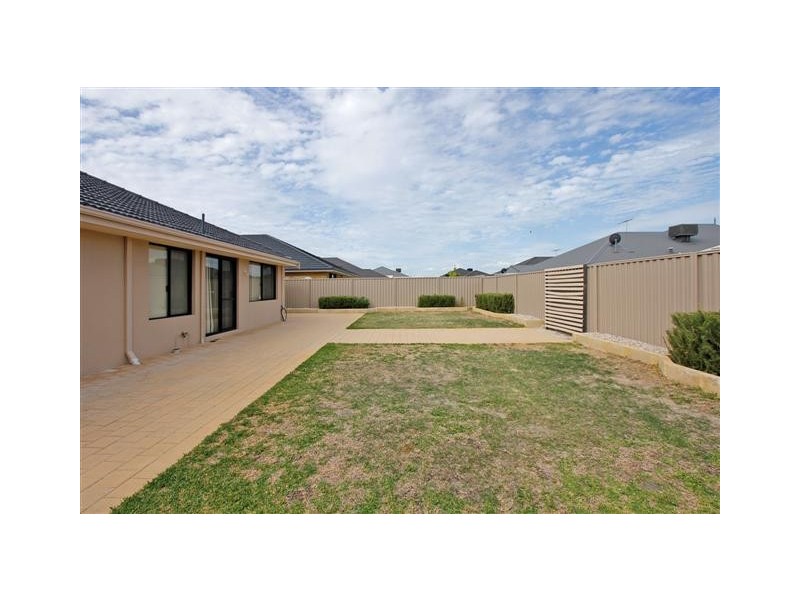 11 Canterbury Trail, Harrisdale WA 6112