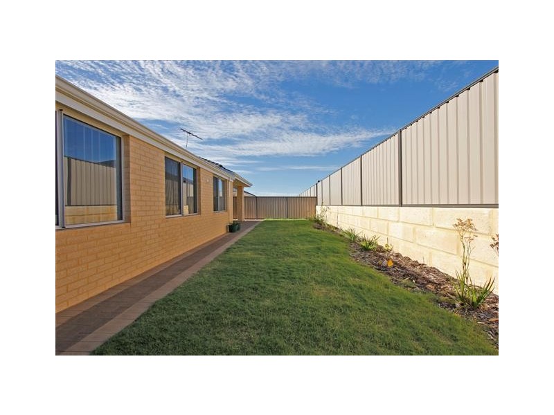 21 Calneggia Drive, Byford WA 6122