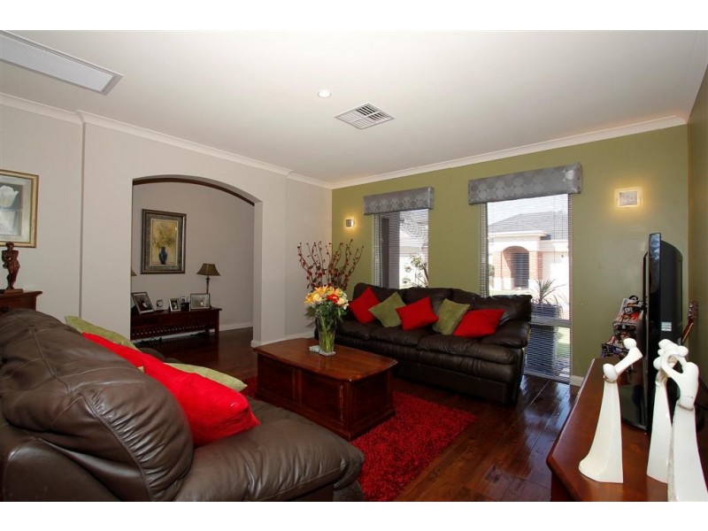 10 Pembrooke Lane, Canning Vale WA 6155