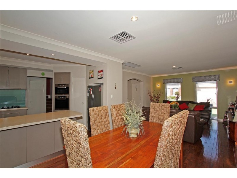 10 Pembrooke Lane, Canning Vale WA 6155